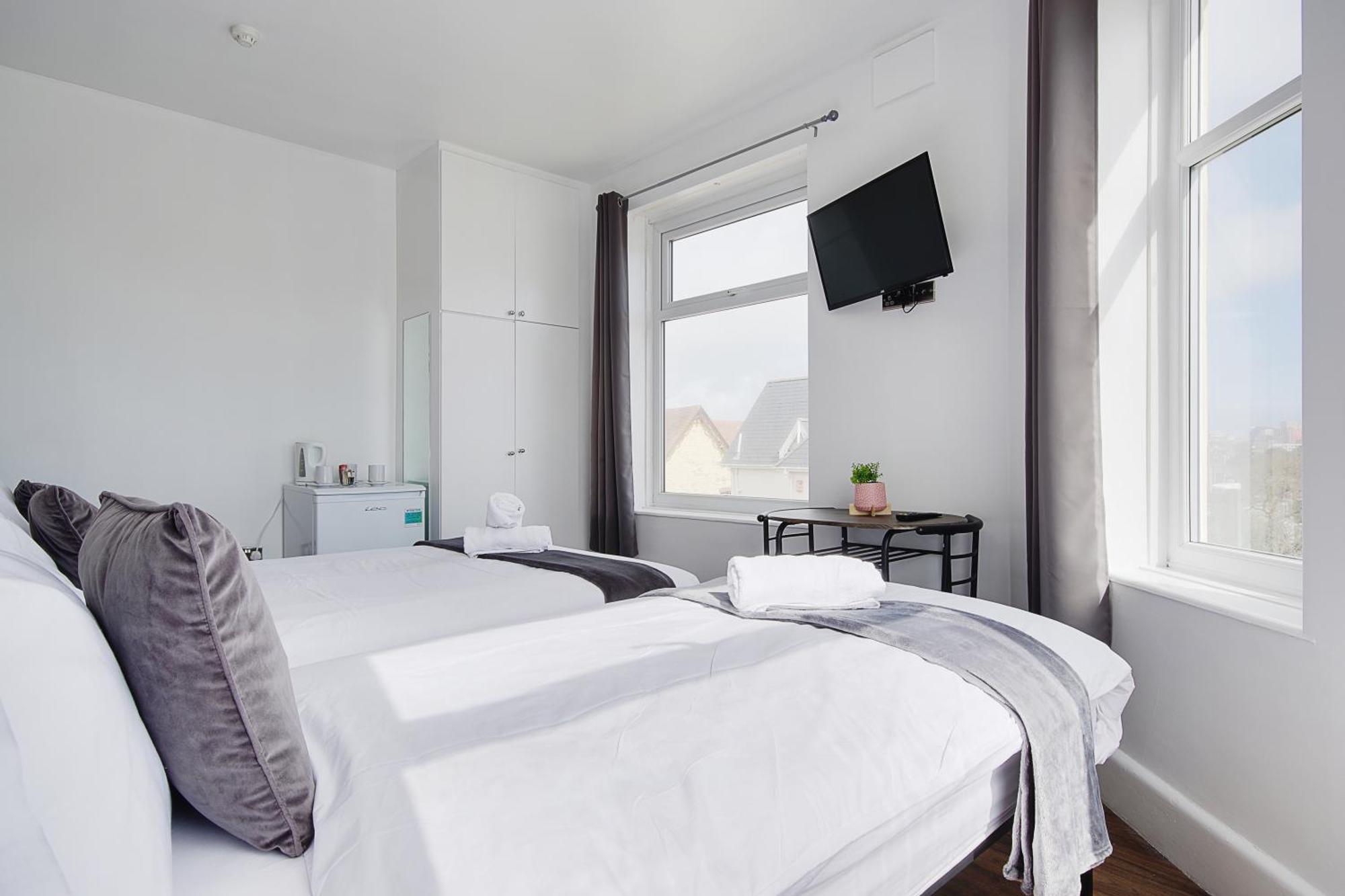 Azure Beach Hotel 伯恩茅斯 外观 照片